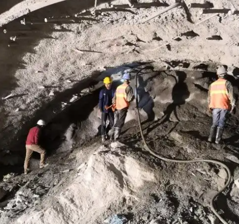 嘉禾拱顶带模注浆料的施工流程及注意事项